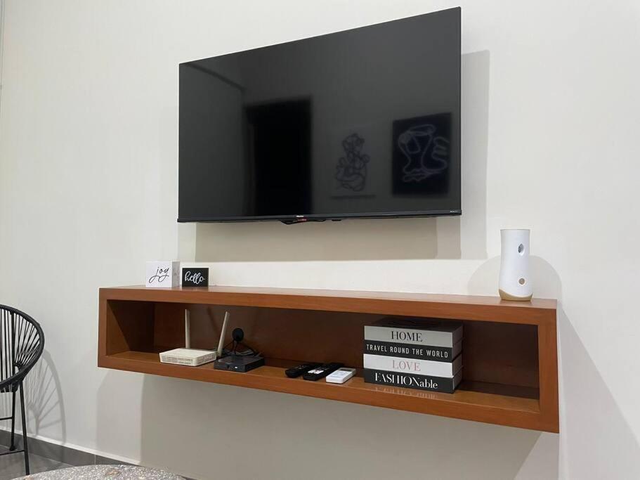 Apartamento Stylish Condo, 2bdr, Steps To 5th Ave, Close To Beach! *